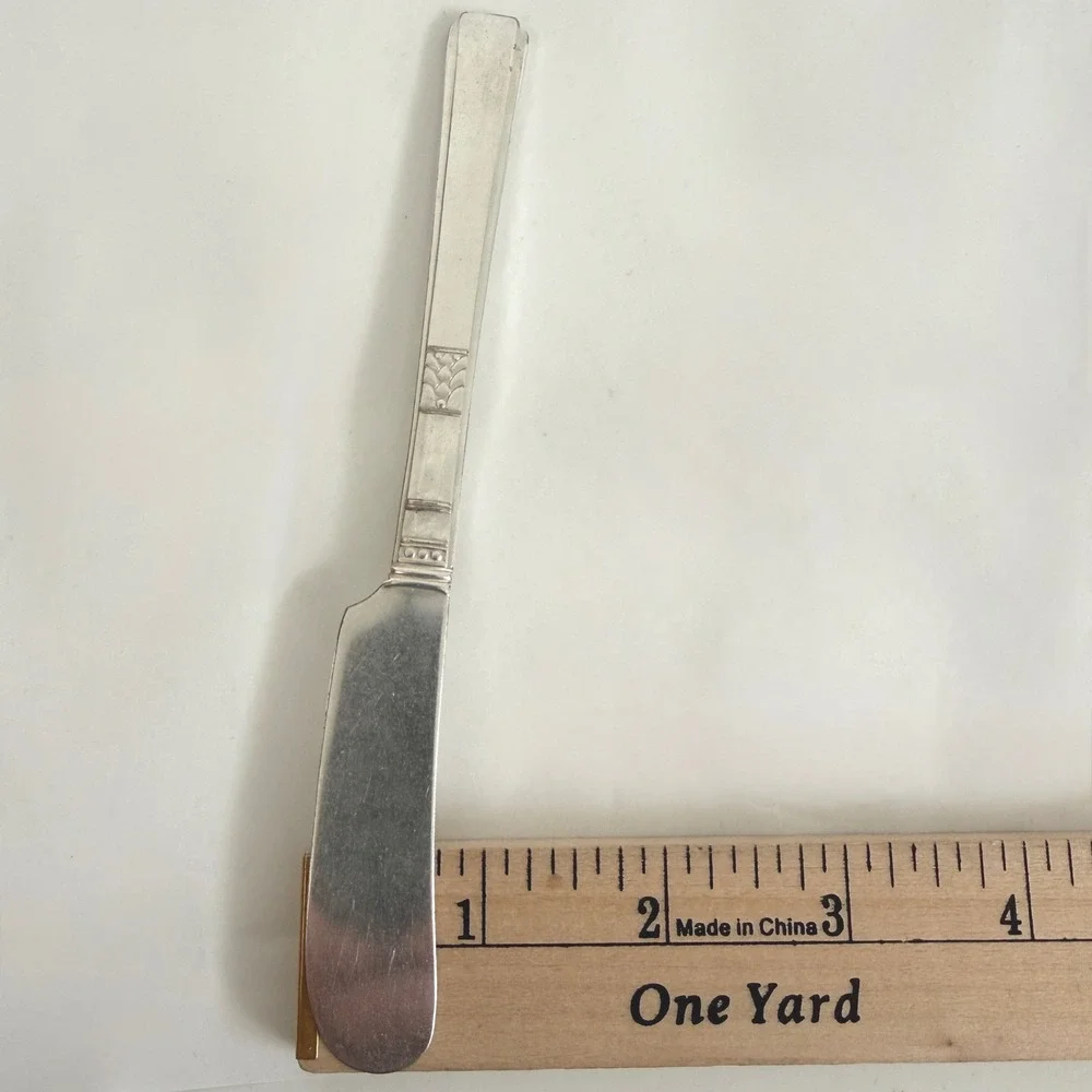 Vintage Silverplate Butter Knives Set of 2 Art Deco Flatware Spreaders 6